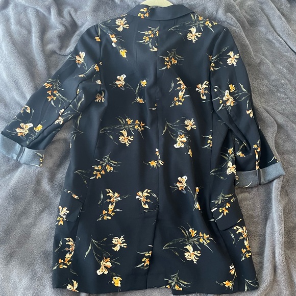 NWT floral blazer - Picture 2 of 5